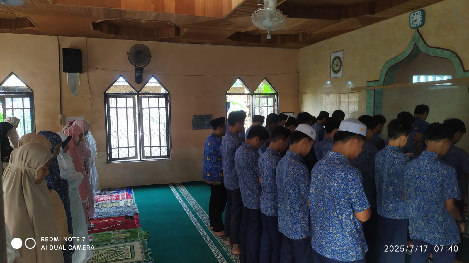 Bentuk Karakter Religius, Siswa MTsN 2 HSS Awali Aktivitas dengan Salat Dhuha Berjamaah