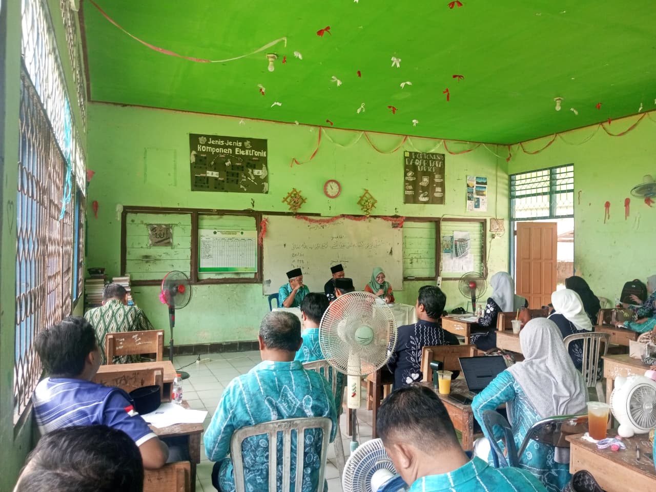 Matangkan Agenda Madrasah, MTsN 2 HSS Gelar Rapat Bulanan Bahas Persiapan Ujian hingga Kepanitiaan Perpisahan